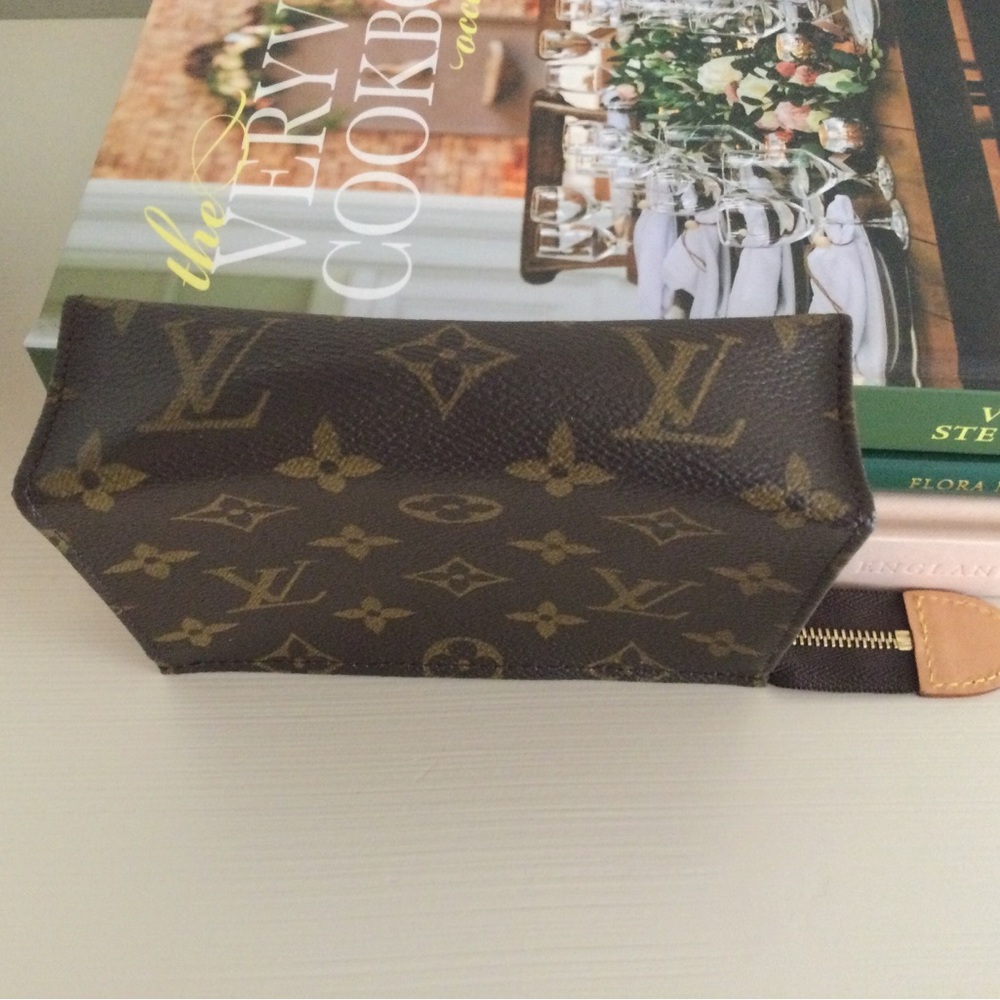 Louis Vuitton toiletry 15 - Picture 5 of 14